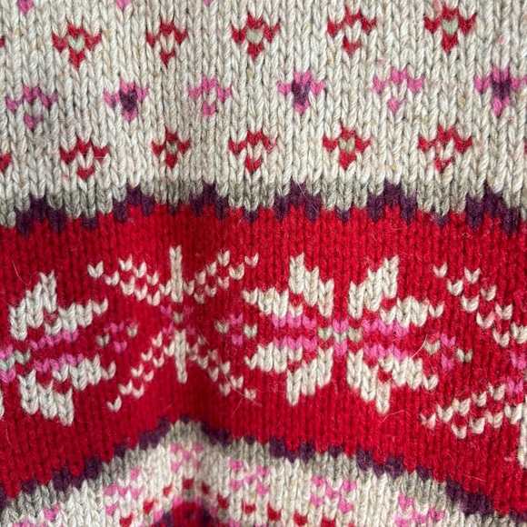 Eddie Bauer Red and Cream Patterned Cardigan - Picture 11 of 13
